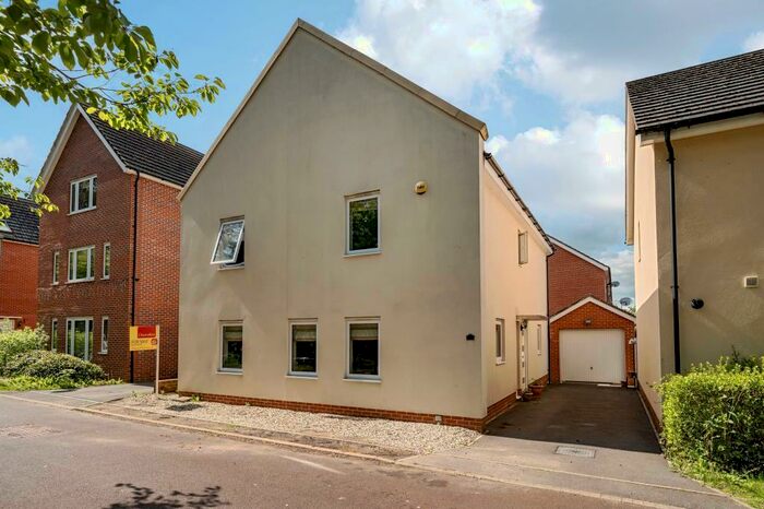 4 Bedroom Detached House To Rent In Hunter Way, Bracknell, RG12