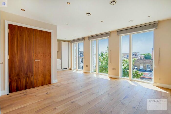 2 Bedroom Flat To Rent In Holloway Road, London, N19