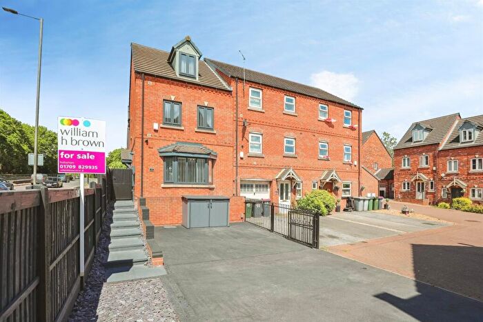 4 Bedroom Town House For Sale In Durham Way, Parkgate, Rotherham, S62