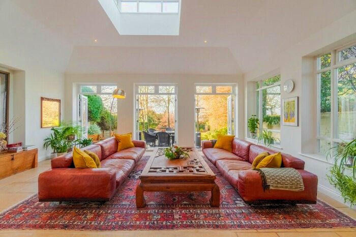 6 Bedroom Detached House To Rent In Hennerton, RG10