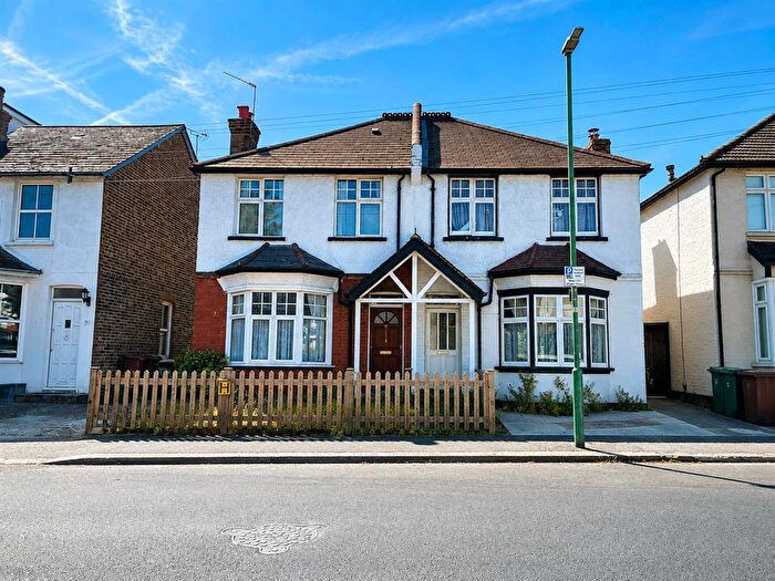 3 Bedroom Semi-Detached House For Sale In Gordon Road, Carshalton Beeches, SM5