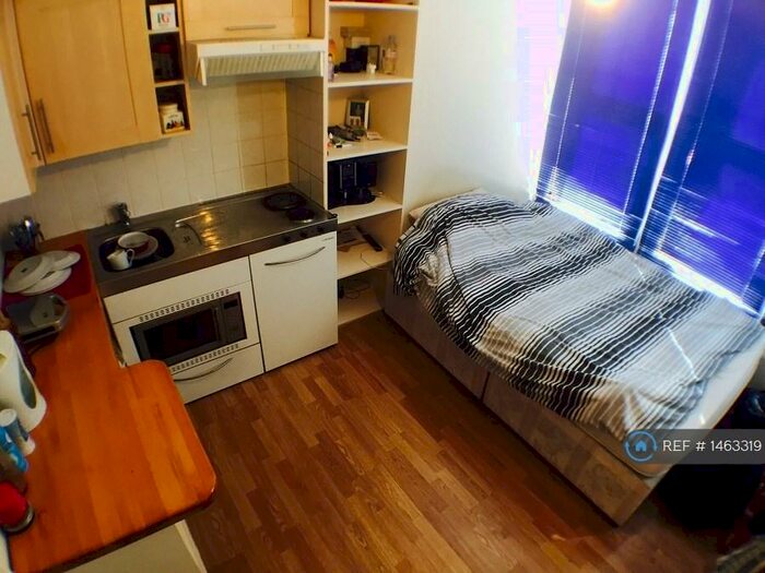 Studio To Rent In Halesworth Rd, London, SE13