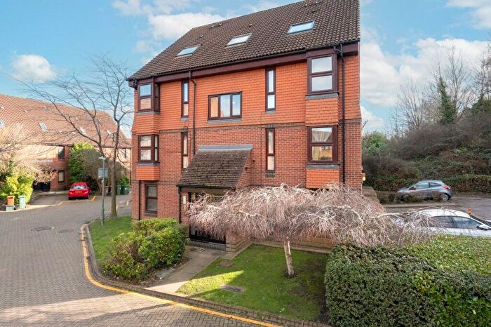 Apartment For Sale In Hope Close, Sutton, SM1