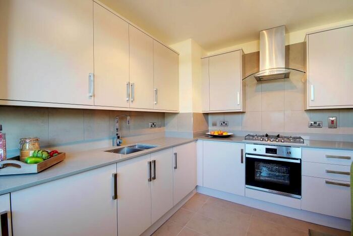 3 Bedroom Maisonette To Rent In Hassett Road, Hackney, E9