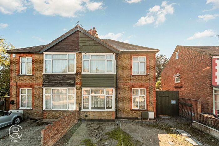 2 Bedroom Maisonette For Sale In Church Avenue, Southall, UB2