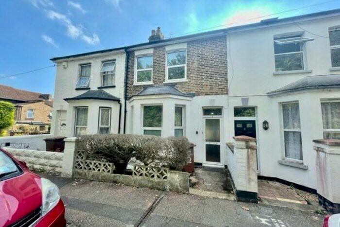 3 Bedroom Property To Rent In Boundary Road, Chatham, ME4