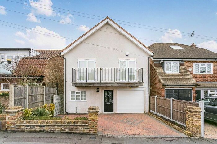 4 Bedroom Detached House To Rent In Westbury Lane, Buckhurst Hill IG9