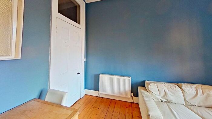 2 Bedroom Flat To Rent In Eyre Place, Edinburgh, EH3