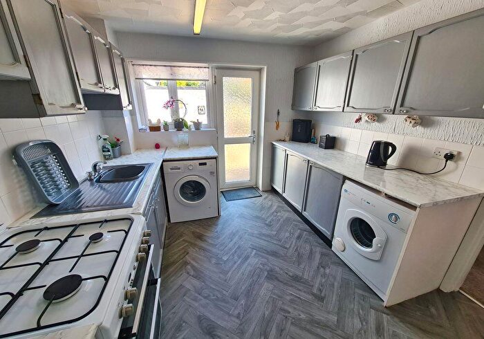 3 Bedroom Terraced House For Sale In Windermere Avenue, Southampton, SO16