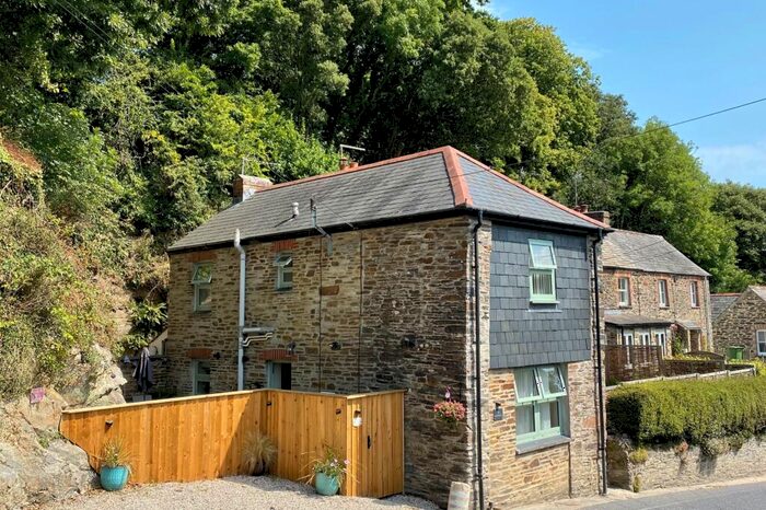 2 Bedroom House For Sale In The Old Workshop, Little Petherick, PL27