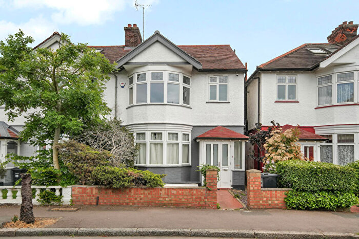 4 Bedroom Semi-Detached House For Sale In Buckingham Road, E11