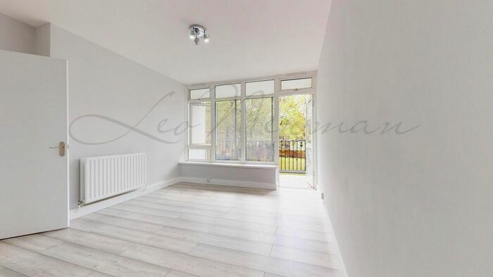 2 Bedroom Flat To Rent In Heather Close, Clapham, SW8