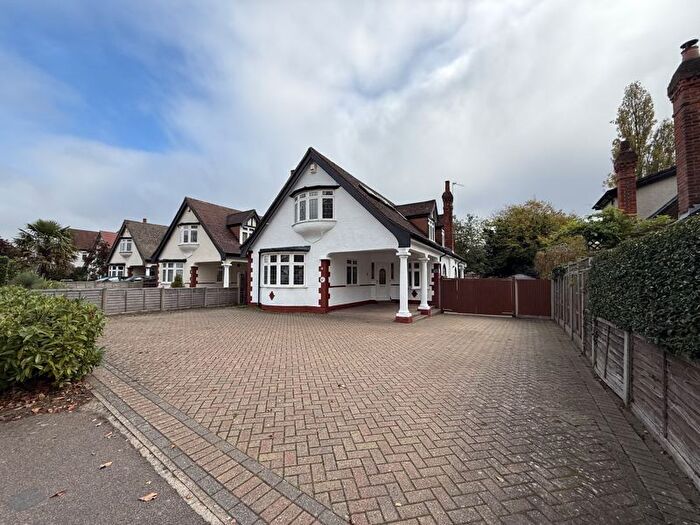 6 Bedroom Detached House For Sale In Baker Street, Potters Bar, EN6