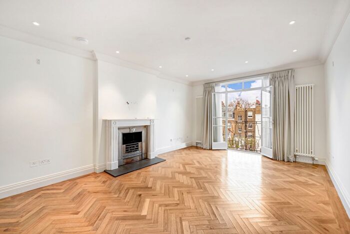 2 Bedroom Flat To Rent In Eaton Square, Belgravia, SW1W