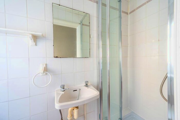 Studio To Rent In Upper Richmond Road, East Putney, London, SW15