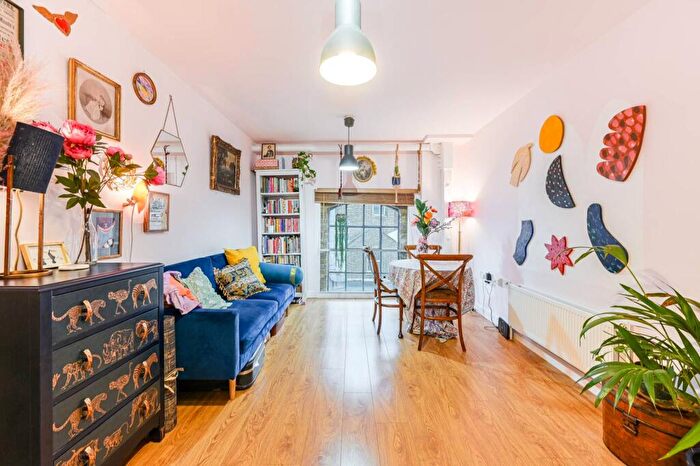 1 Bedroom Flat For Sale In Theatre Place, New Cross, London, SE14