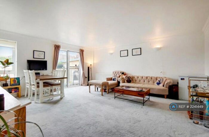 1 Bedroom Flat To Rent In Skipper Court, Barking, IG11