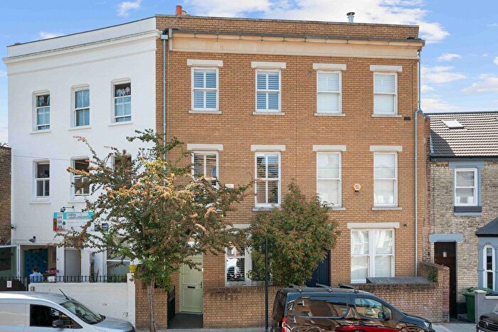 4 Bedroom Terraced House For Sale In Gayford Road, London, W12