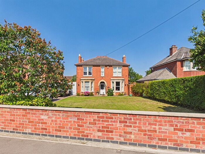 4 Bedroom Detached House For Sale In Oxstalls Lane, Longlevens, Gloucester, GL2