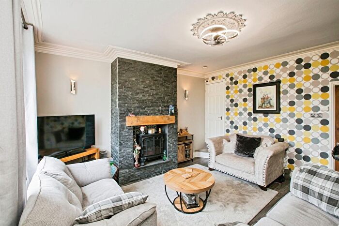 3 Bedroom Terraced House For Sale In Lee Mount Road, Halifax, HX3