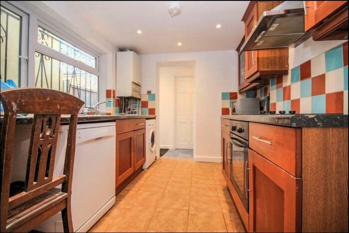 Terraced House To Rent In Albert Square, London, E15