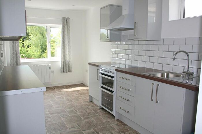 3 Bedroom Flat To Rent In Station Road, Yate, BS37