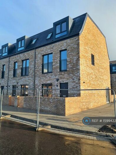 Studio To Rent In South Carron Crescent, Edinburgh, EH6