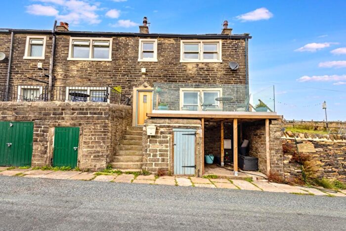 2 Bedroom Terraced House For Sale In Alderscholes Lane, Thornton, Bradford, BD13