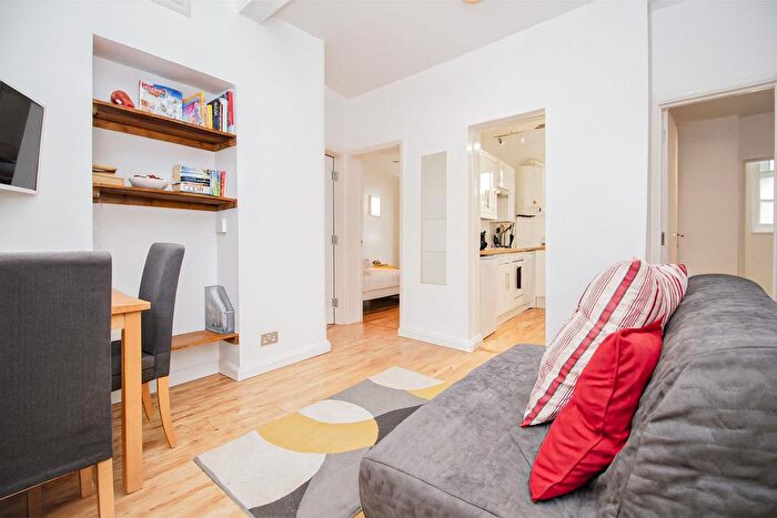 2 Bedroom Flat To Rent In Luke Street, London, EC2A