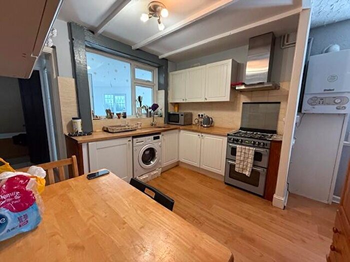5 Bedroom End Of Terrace House To Rent In Central Avenue, Enfield, Greater London, EN1