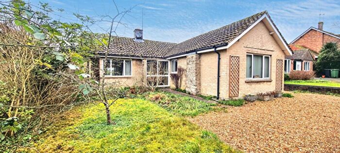 2 Bedroom Detached Bungalow For Sale In The Avenue, Stanton Fitzwarren, Swindon, SN6