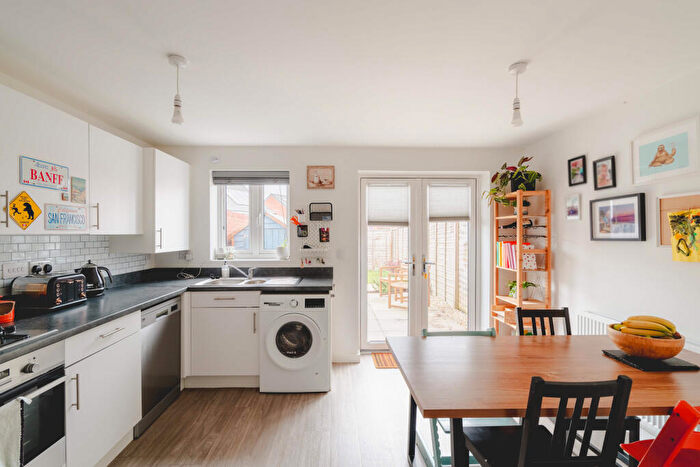 3 Bedroom End Of Terrace House For Sale In Willowherb Road, Lyde Green, BS16