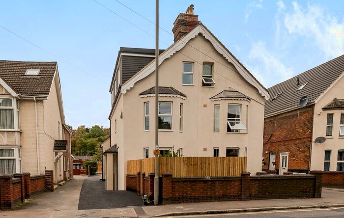 1 Bedroom Flat To Rent In Hughenden Road, High Wycombe, HP13