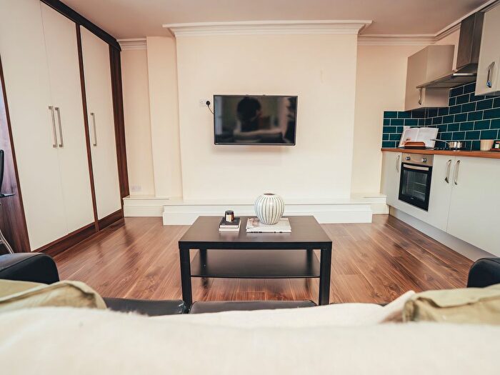 Studio To Rent In Blenheim Terrace, Leeds, LS2