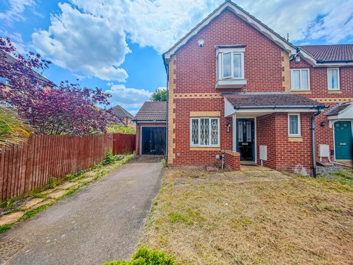 4 Bedroom End Of Terrace House To Rent In Martin Street, West Thamesmead, SE28