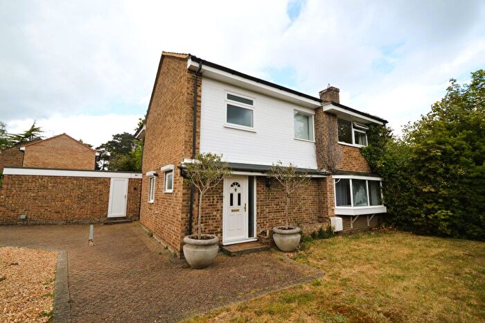 4 Bedroom Detached House For Sale In Cumberland Road, Camberley, GU15