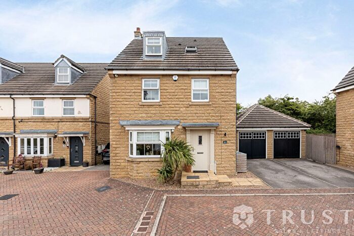 4 Bedroom Detached House For Sale In Springfield Court, Liversedge, WF15