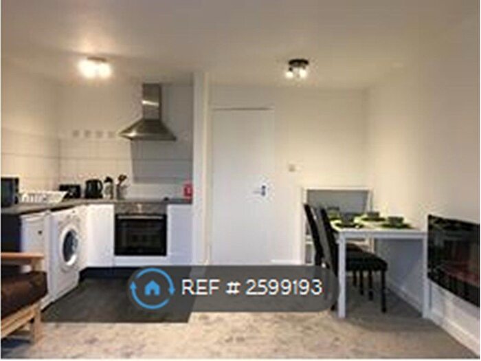 1 Bedroom Flat To Rent In Cotton Avenue, London, W3