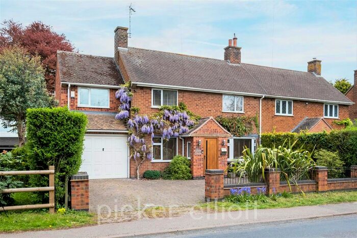 3 Bedroom Semi-Detached House For Sale In Hinckley Road, Aston Flamville, Hinckley, LE10