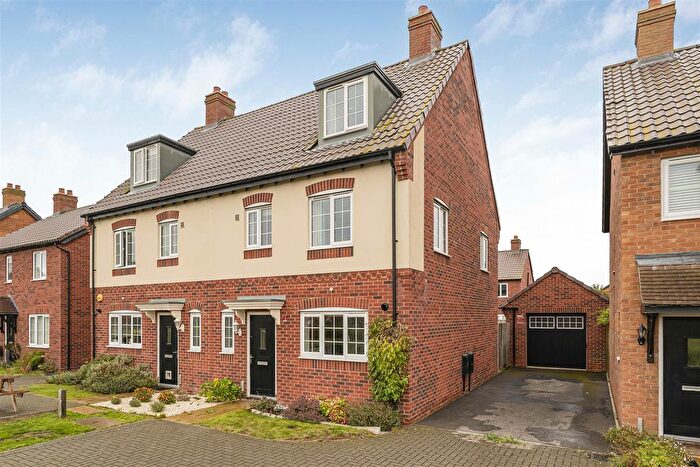 4 Bedroom Town House For Sale In Hop Bine Drive, Waterbeach, Cambridge, CB25