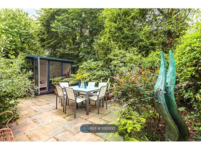 2 Bedroom Flat To Rent In Riverview Gardens, London, SW13