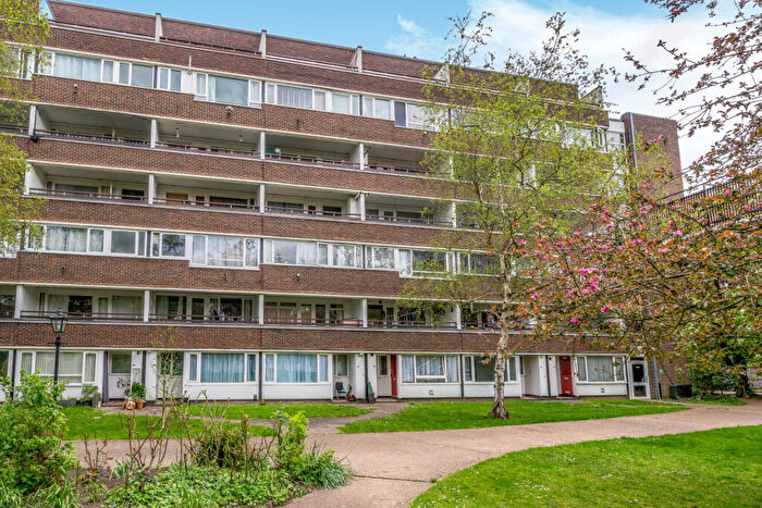 1 Bedroom Flat For Sale In Fair Acres, Bromley, Kent, BR2