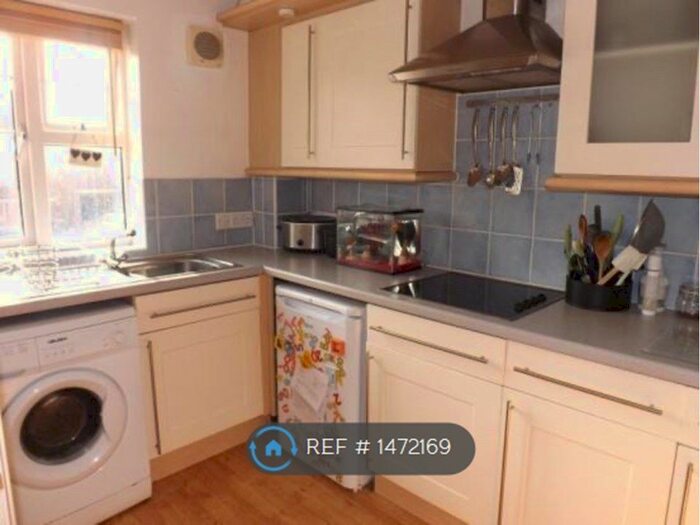2 Bedroom Flat To Rent In Arthurs Close, Emersons Green, Bristol, BS16