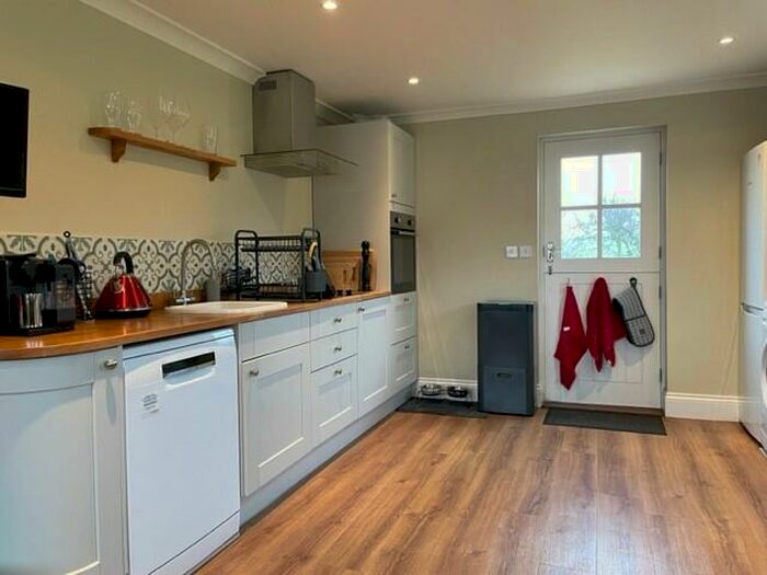 2 Bedroom Bungalow To Rent In Manor Road, Wantage, OX12