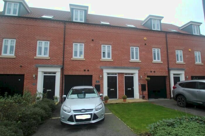 3 Bedroom Town House To Rent In Larch Close, Knaresborough HG5