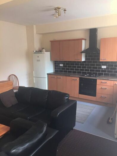 3 Bedroom End Of Terrace House To Rent In Argie Road, Burley, Leeds, LS4
