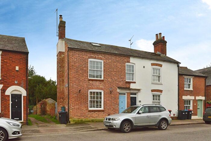 3 Bedroom End Of Terrace House For Sale In High Street, Stony Stratford, Milton Keynes, MK11