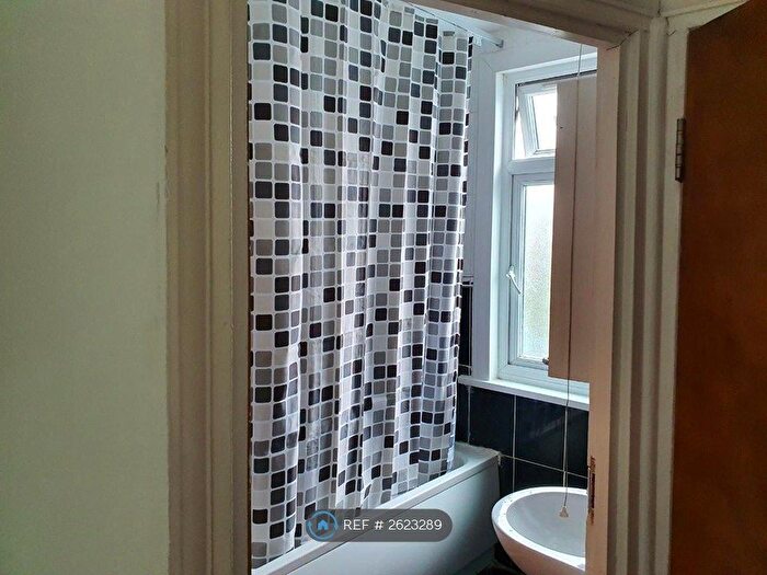 6 Bedroom Semi-Detached House To Rent In St Andrews Road London, London, E13