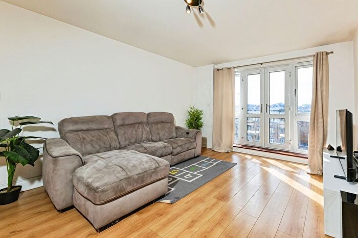 2 Bedroom Flat For Sale In Napier Road, Luscinia View, Reading, RG1