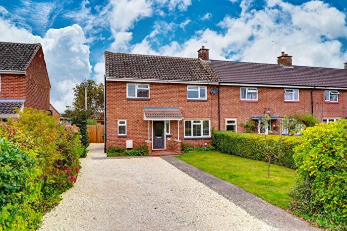 3 Bedroom Semi-Detached House For Sale In Grafton Lane, Bidford-On-Avon, B50